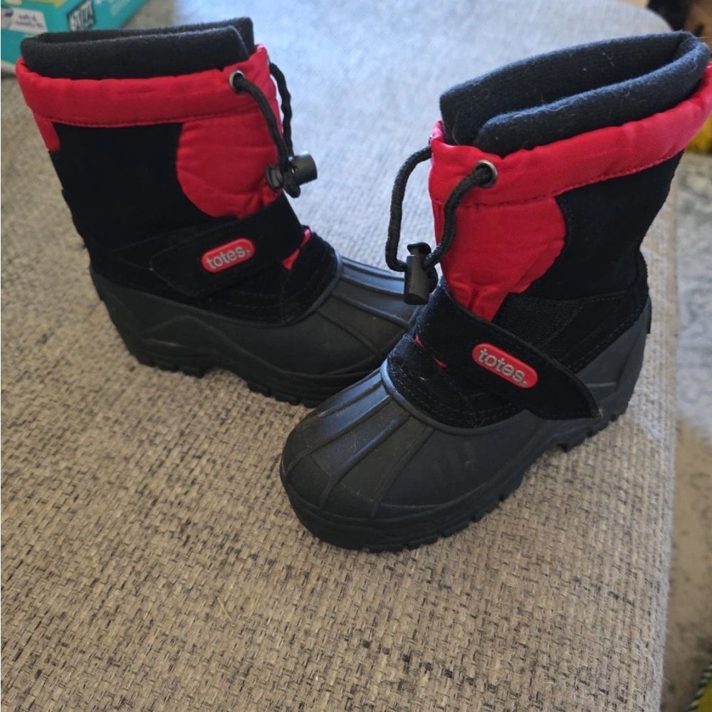 Totes Kids Black and Red Snow Boots